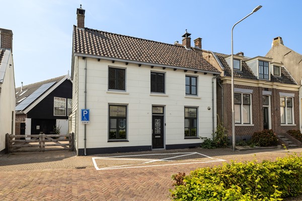 Te koop: Stadse allure aan de pittoreske Havendijk in Beesd!